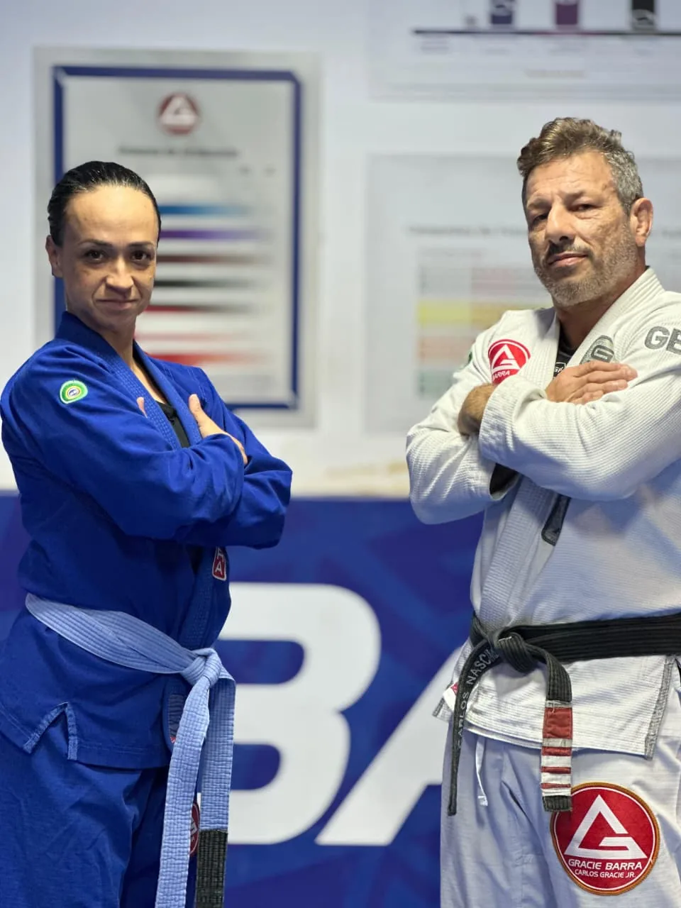 Dois praticantes de kimono na academia